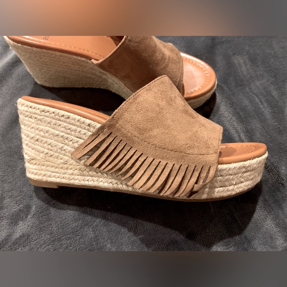 Ruff Hewn Wyatt Casual Wedge Sandals Color Bark Sz 8 M Fringe Trim - Picture 5 of 8